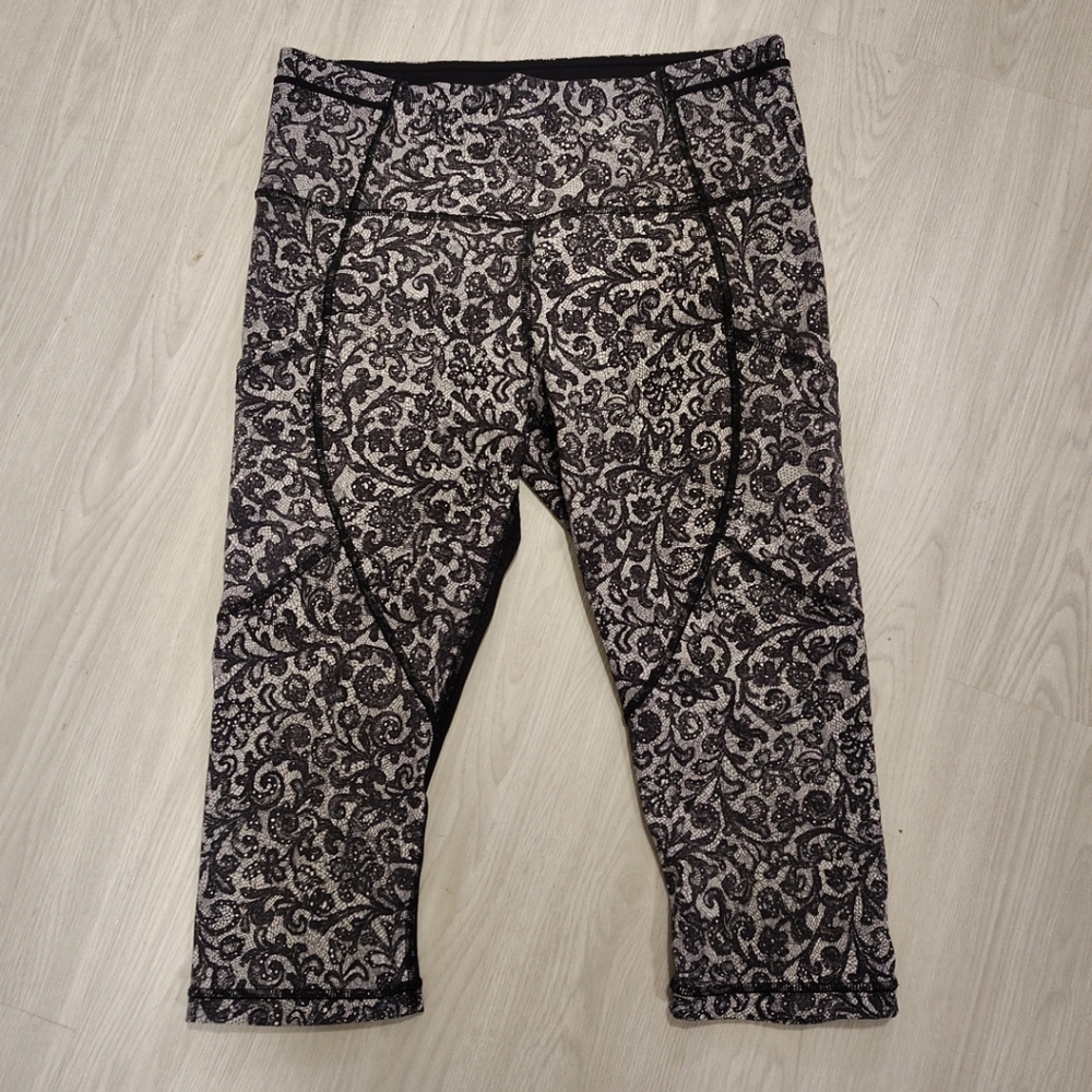 Black and Gray Patterned Leggings